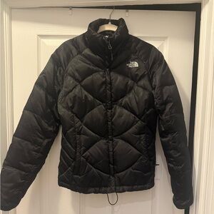 The North Face Women's Black 550 Puffer Jacket